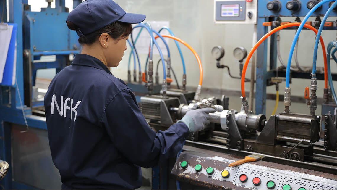 Lắp đặt đường ống, kiểm tra áp lực và rò rỉ